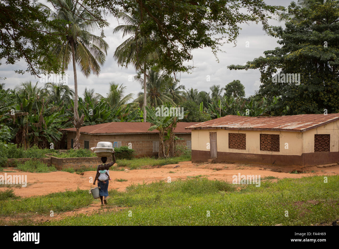 Barrio - Escena Fotobi Village, en el sudeste de Ghana. Foto de stock
