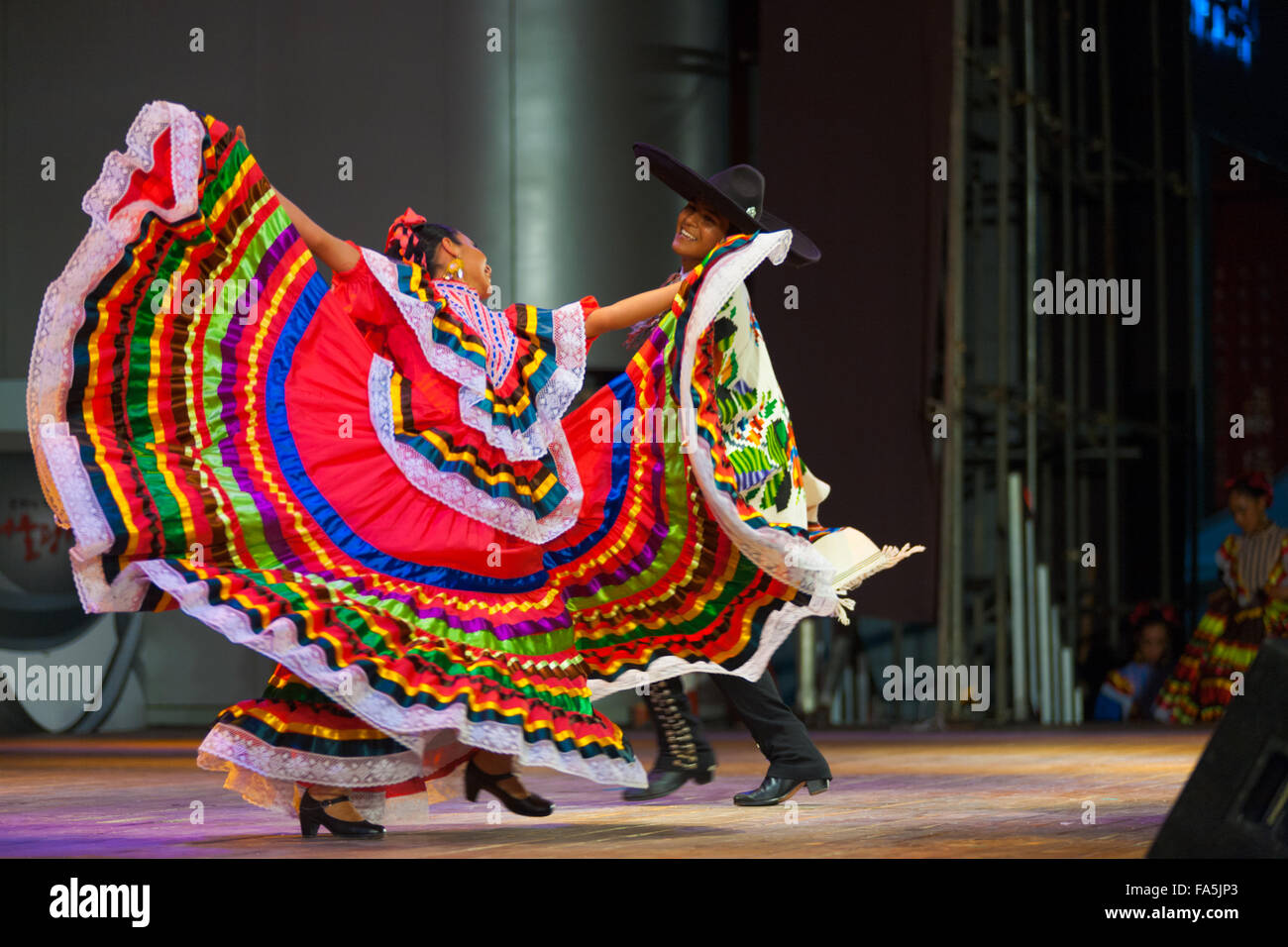 Jalisco dress fotografías e imágenes de alta resolución - Alamy