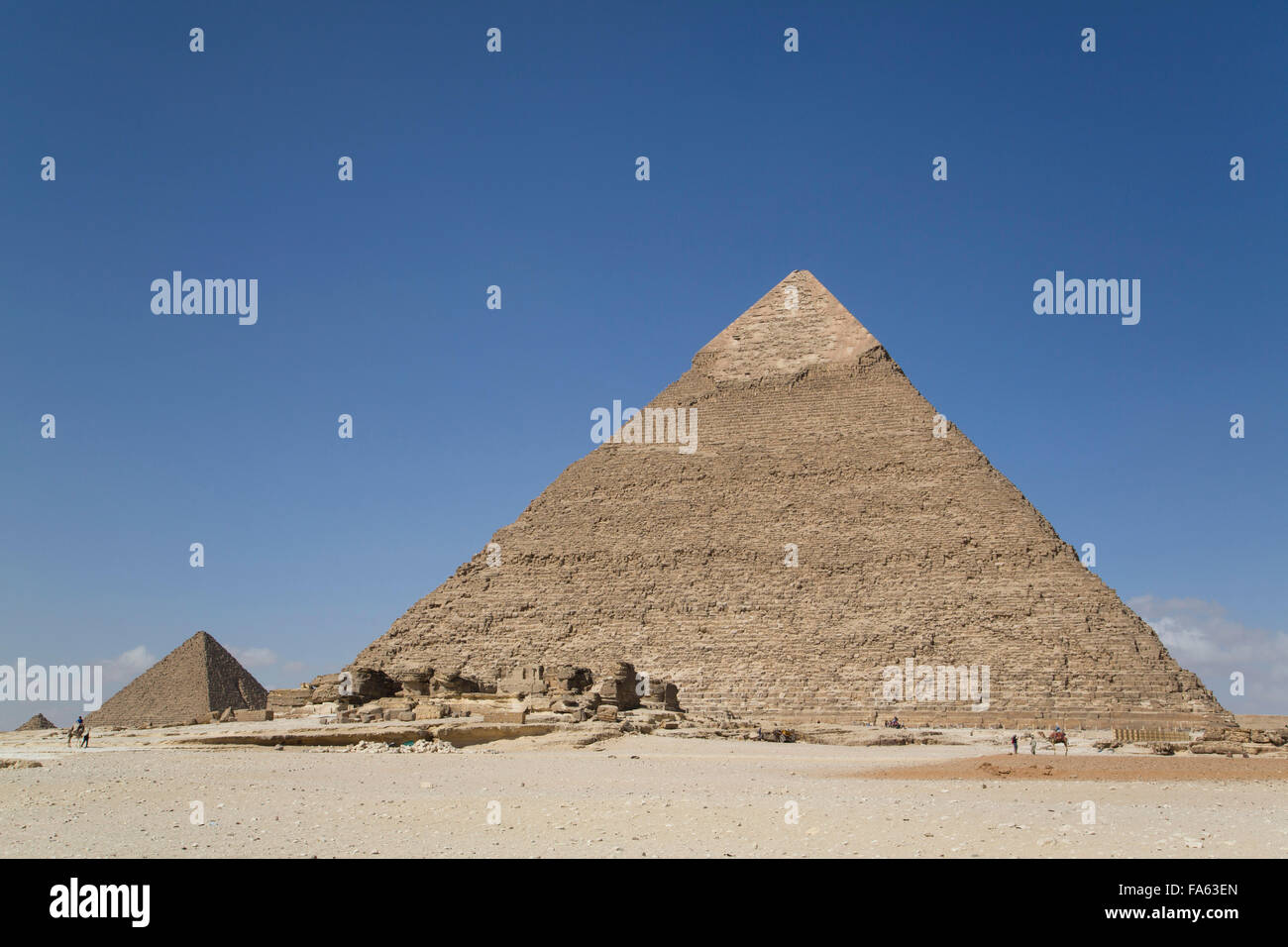 Pirámide de Khafre Chephren o (en primer plano), las pirámides de Giza, en Giza, Egipto Foto de stock