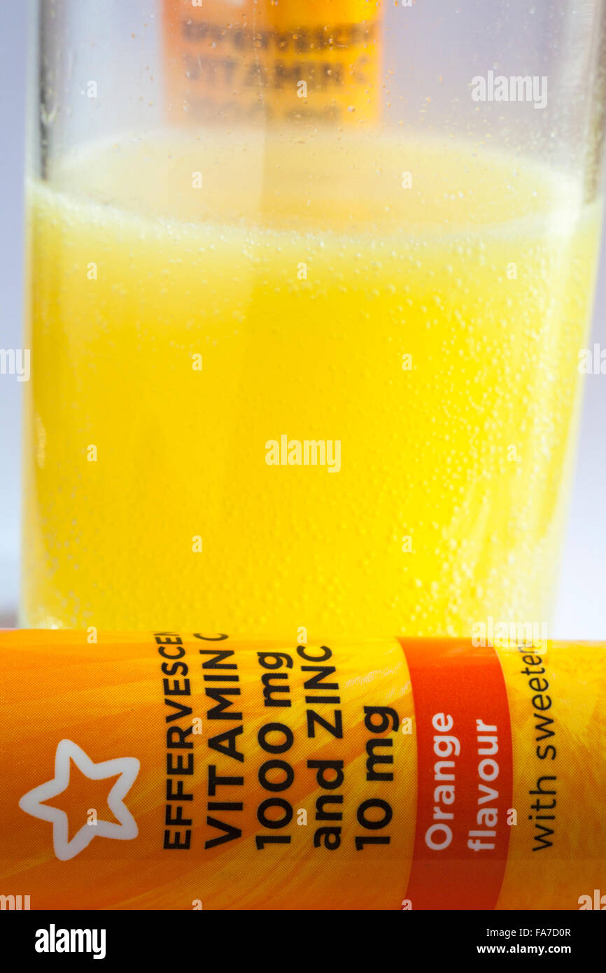 Tubo De Tabletas Inmune Y Vidrio Efervescente De Vitamina C 1000 Mg Y 10 Mg De Zinc Sabor Naranja Con Edulcorantes Fotografia De Stock Alamy Tubo De Tabletas Inmune Y Vidrio Efervescente De Vitamina C 1000 Mg Y 10 Mg De Zinc Sabor Naranja Con Edulcorantes Fotografia De Stock Alamy