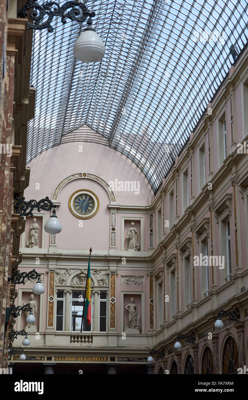 Vidrieras y detalles arquitectónicos de las Reinas galería en Bruselas Foto de stock