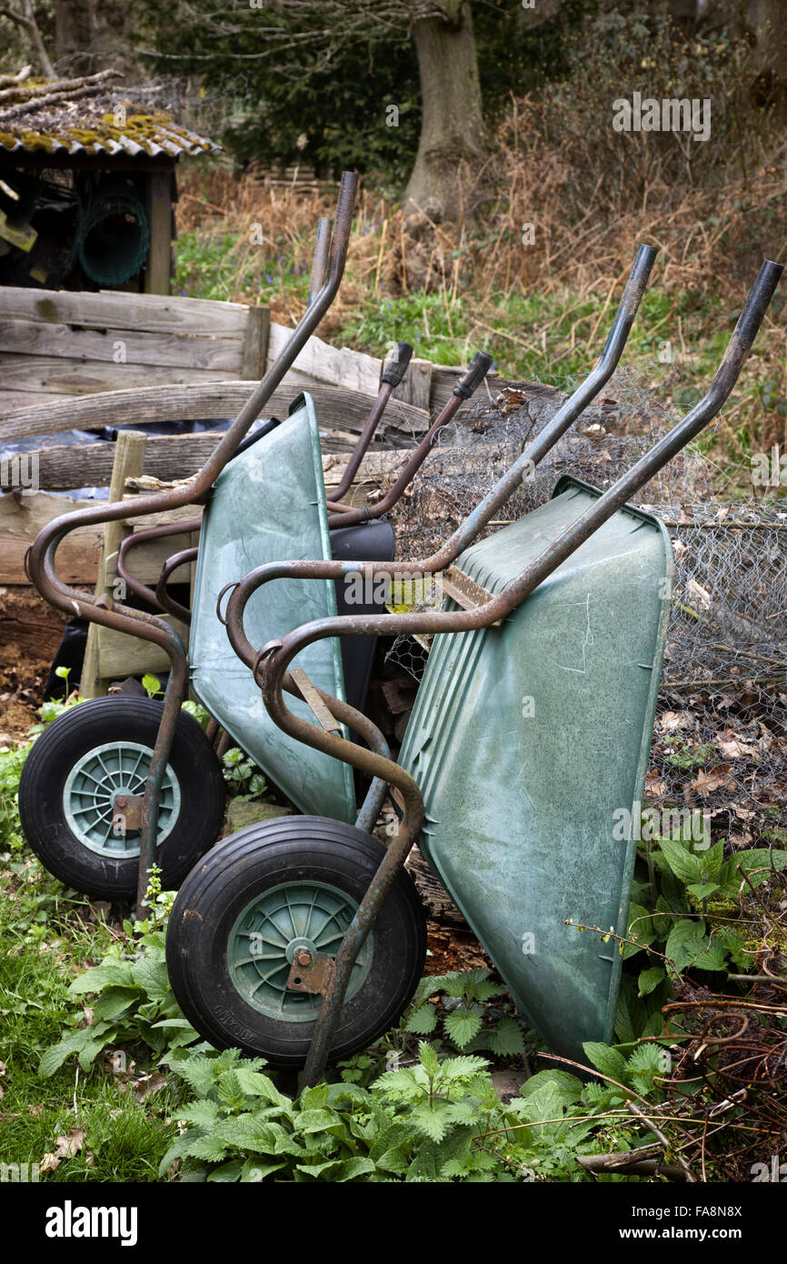 Las carretillas en el jardín en Stoneywell, Leicestershire. Foto de stock