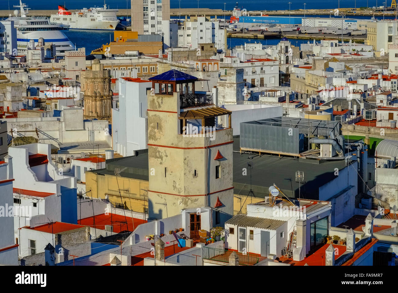 Torres de vigilancia en Cádiz. Foto de stock