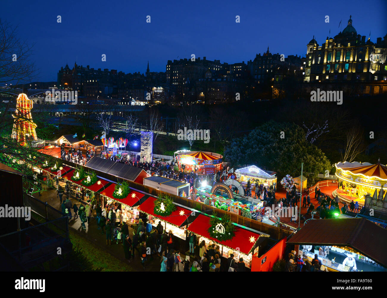 Edimburgo, el famoso Mercado de Navidad europeo Foto de stock