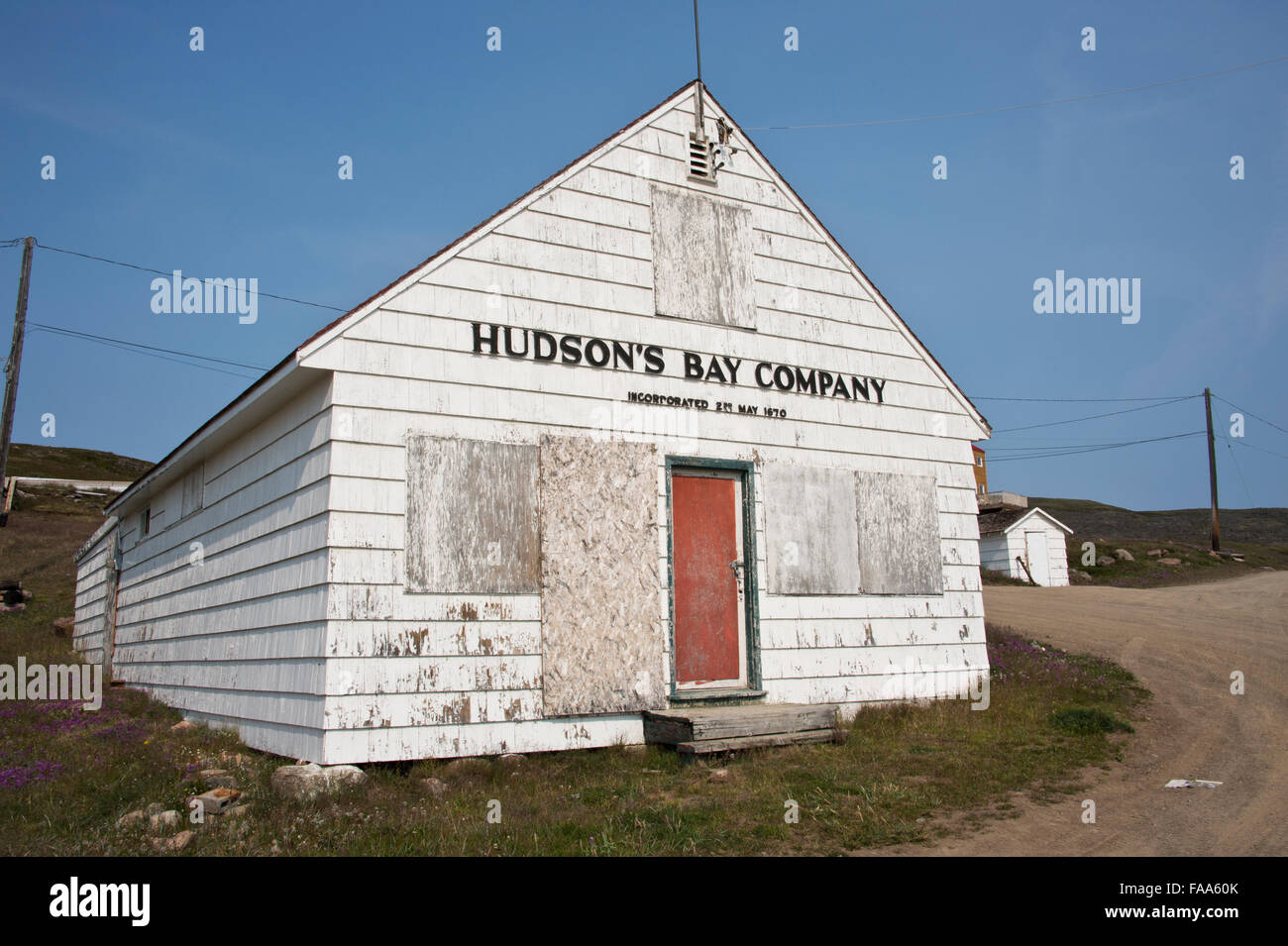 Choza abandonada / cabaña en la isla de Baffin, el Ártico canadiense Foto de stock