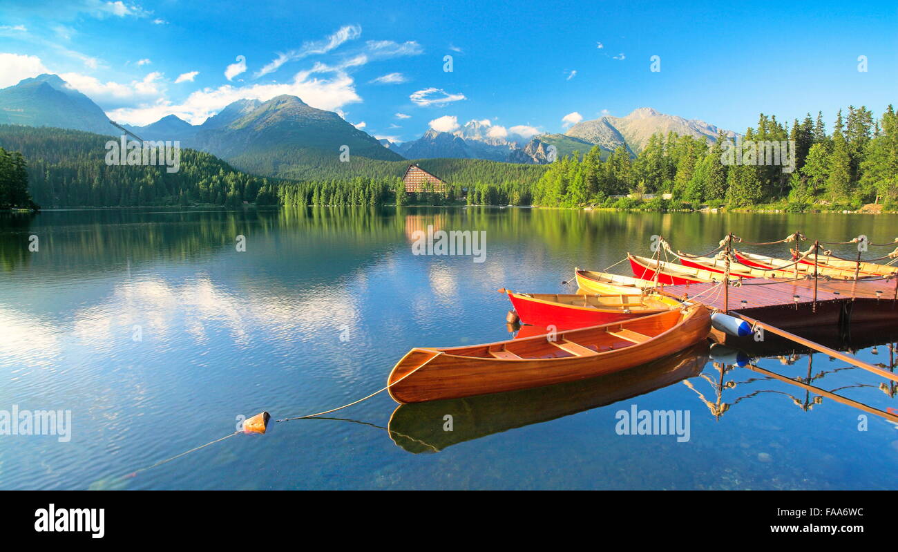 Lago Szczyrbske Pleso, Montañas Tatra, Eslovaquia Foto de stock