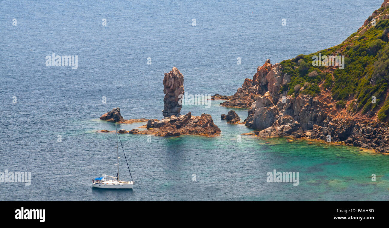 Rocas costeras de la isla de Córcega. Capo Rosso Piana región Foto de stock