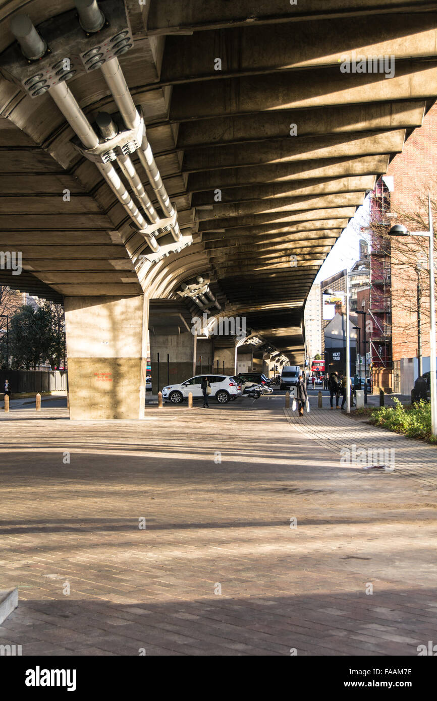 Vista de £100m y cables tensores restrengthening trabajos en Hammersmith Flyover, Hammersmith, London, W6, REINO UNIDO Foto de stock