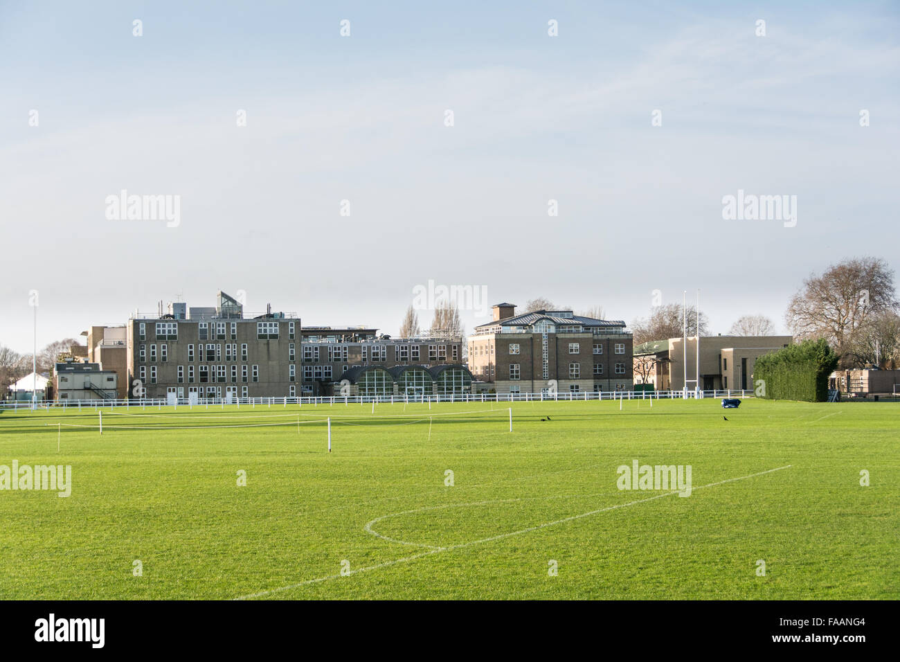 Campos de juego fuera de St Paul's escuela pública en Londres, SW Foto de stock