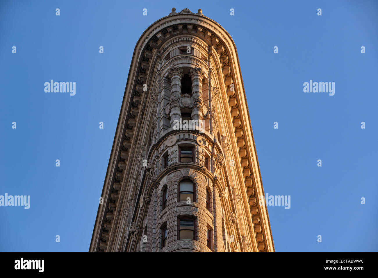 Close-up de detalles arquitectónicos de la fachada de edificio Flatiron al atardecer. Distrito Flatiron, Manhattan, Ciudad de Nueva York Foto de stock