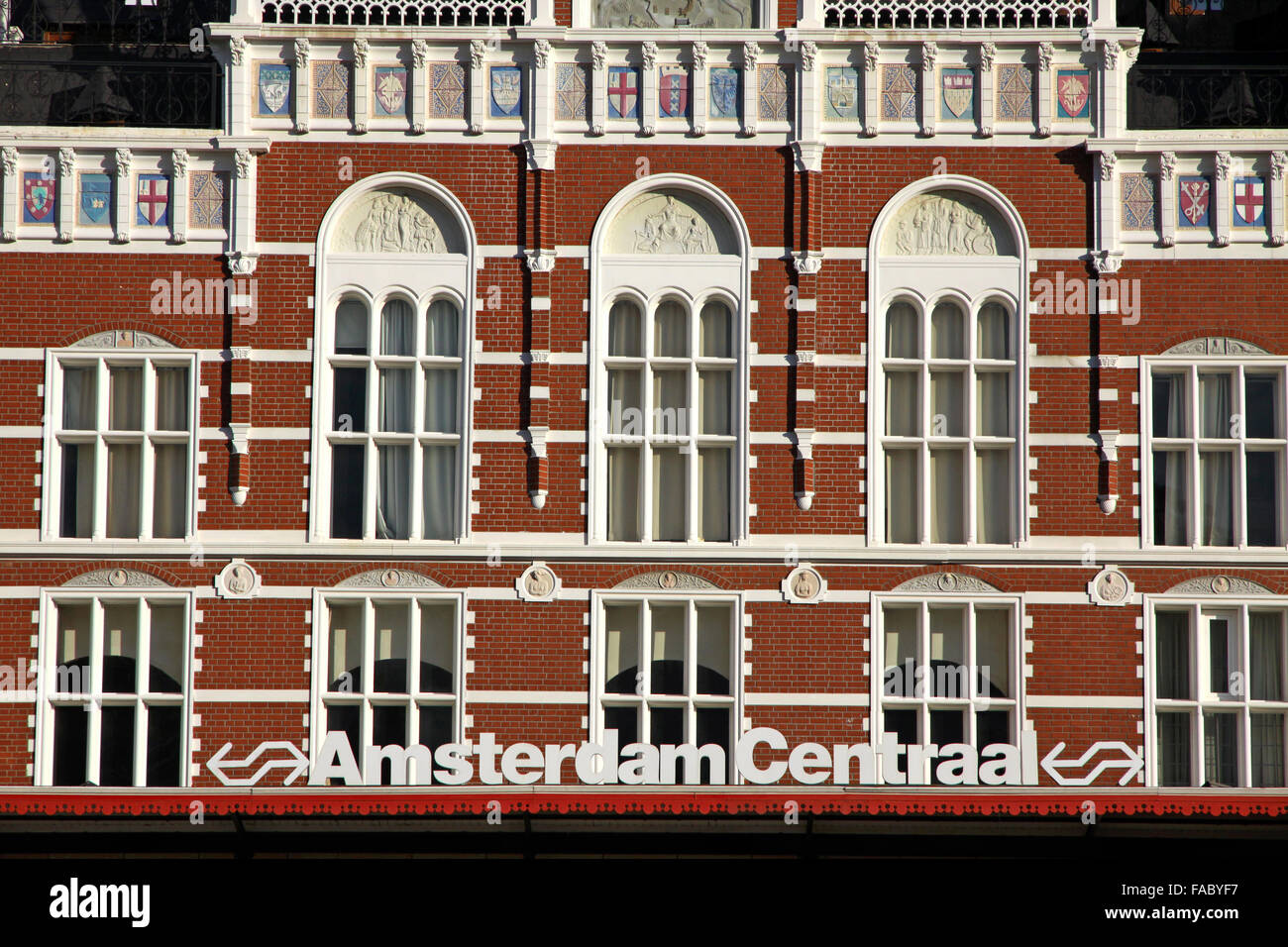 Fachada de edificio de la Estación Central de trenes de Amsterdam