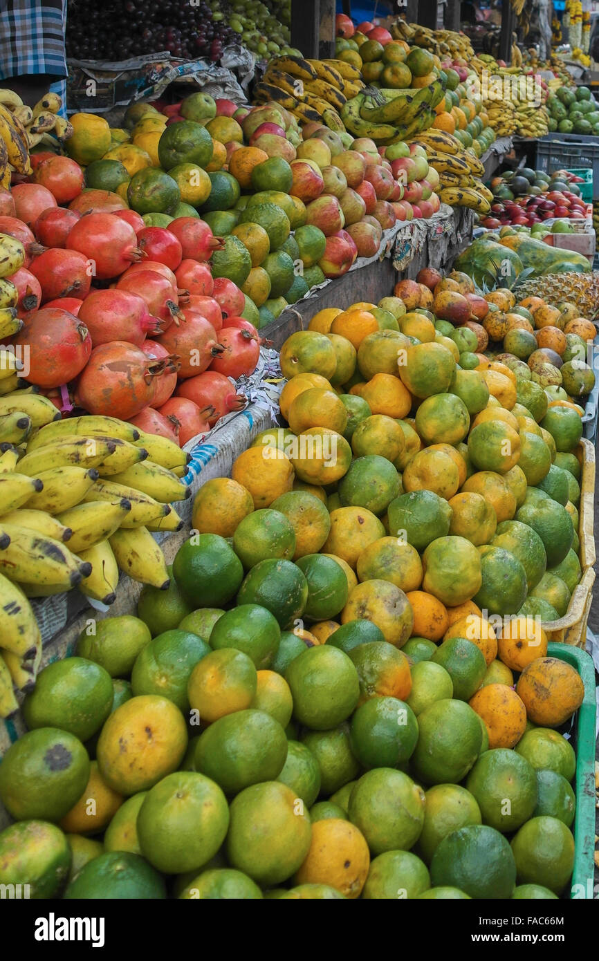 Mercado de frutas en la india Fotografía de stock - Alamy