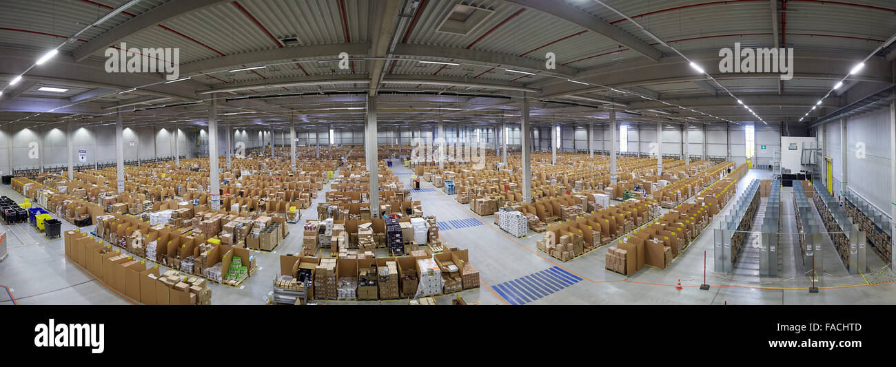 Almacén de palets en el Amazonas el centro de distribución, conferencia de prensa, Koblenz, Renania-Palatinado, Alemania Foto de stock