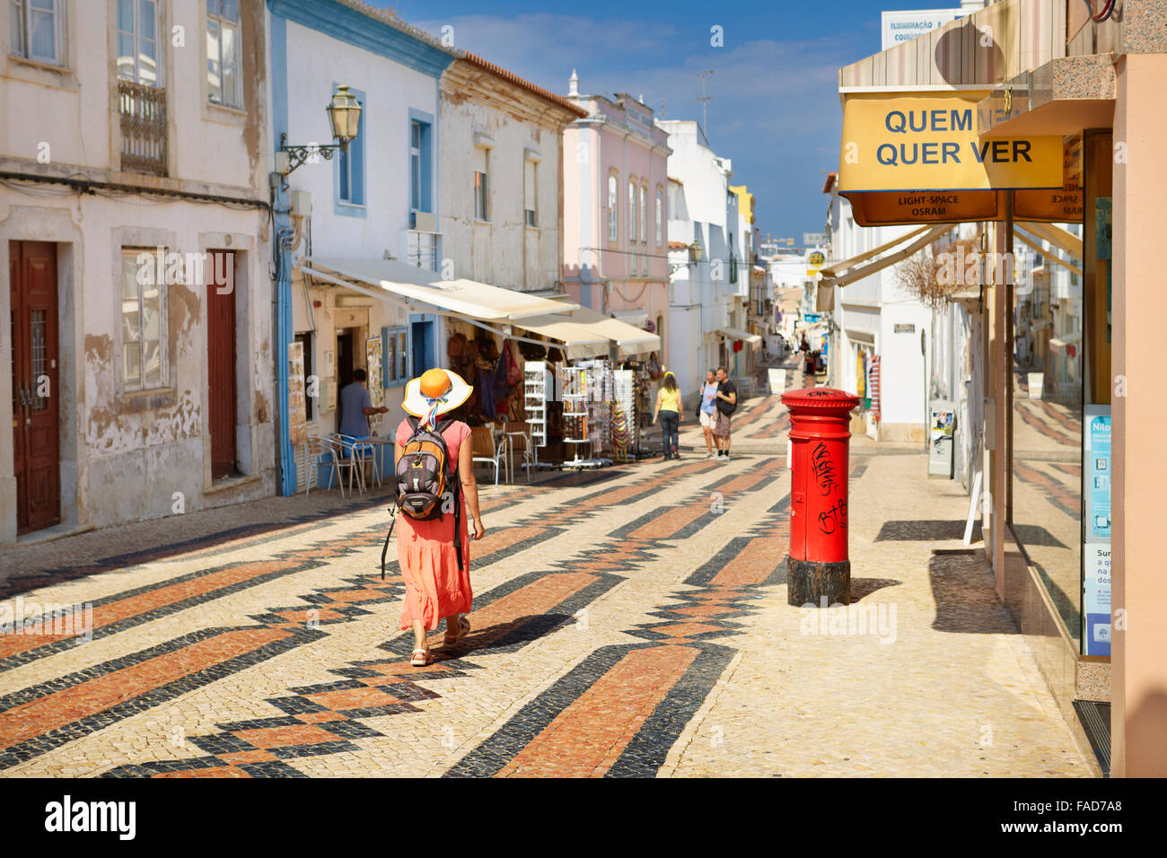 Casco antiguo de Lagos, Rua 25 de abril, municipio de Lagos, Algarve,  Portugal Fotografía de stock - Alamy