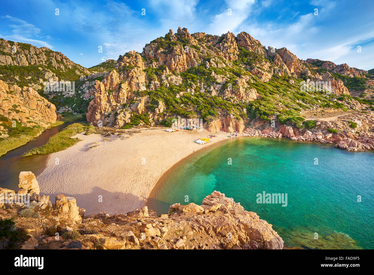 Cerdeña - Costa Paradiso Beach, Italia Foto de stock