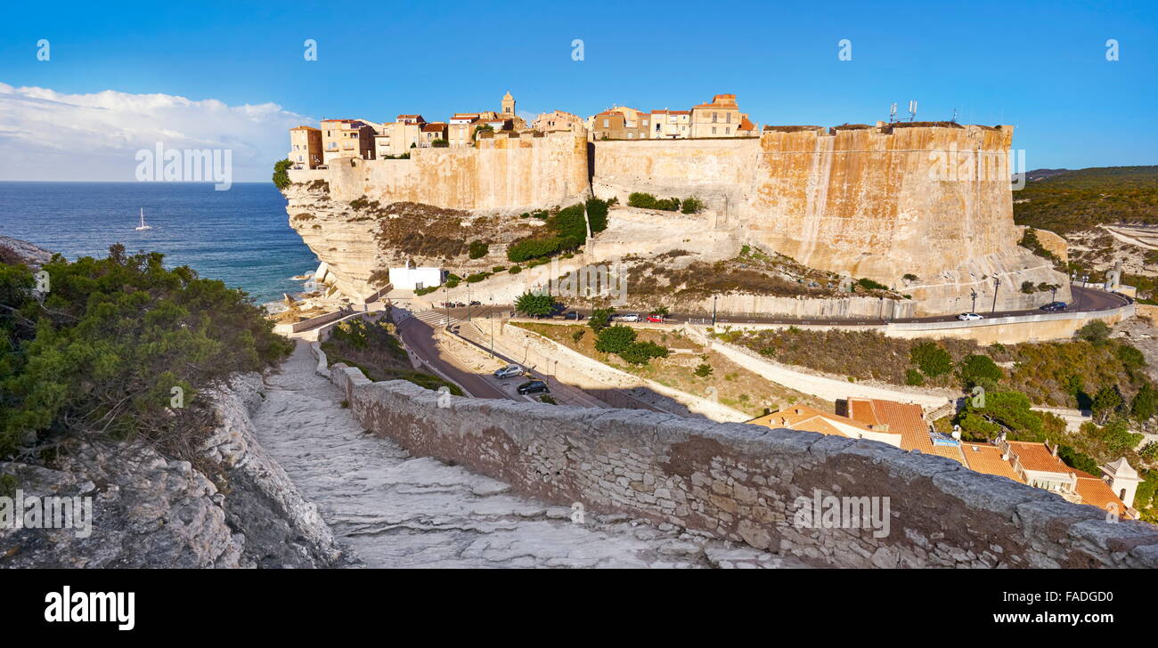 La ciudadela de Bonifacio, costa sur de la isla de Córcega, Francia Foto de stock