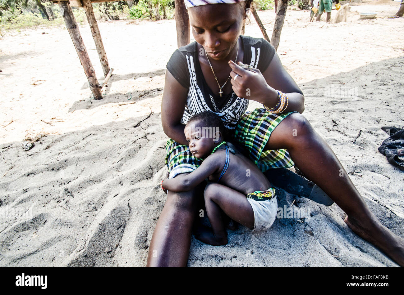 La madre y el niño, Sierra Leona Foto de stock