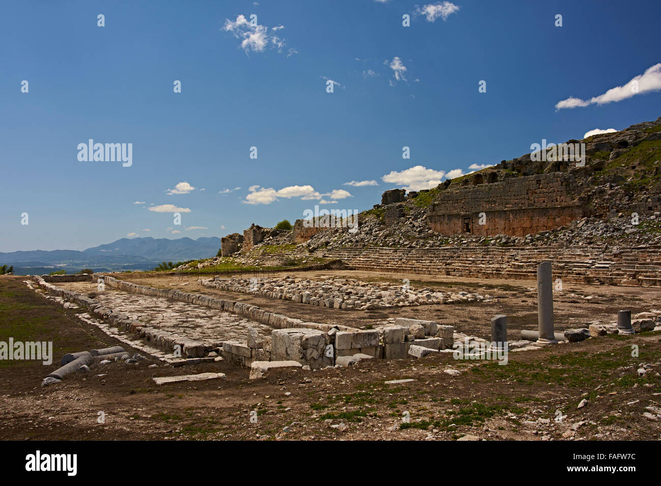 Ruinas de licio stadium por debajo de la acrópolis, Tlos. Foto de stock