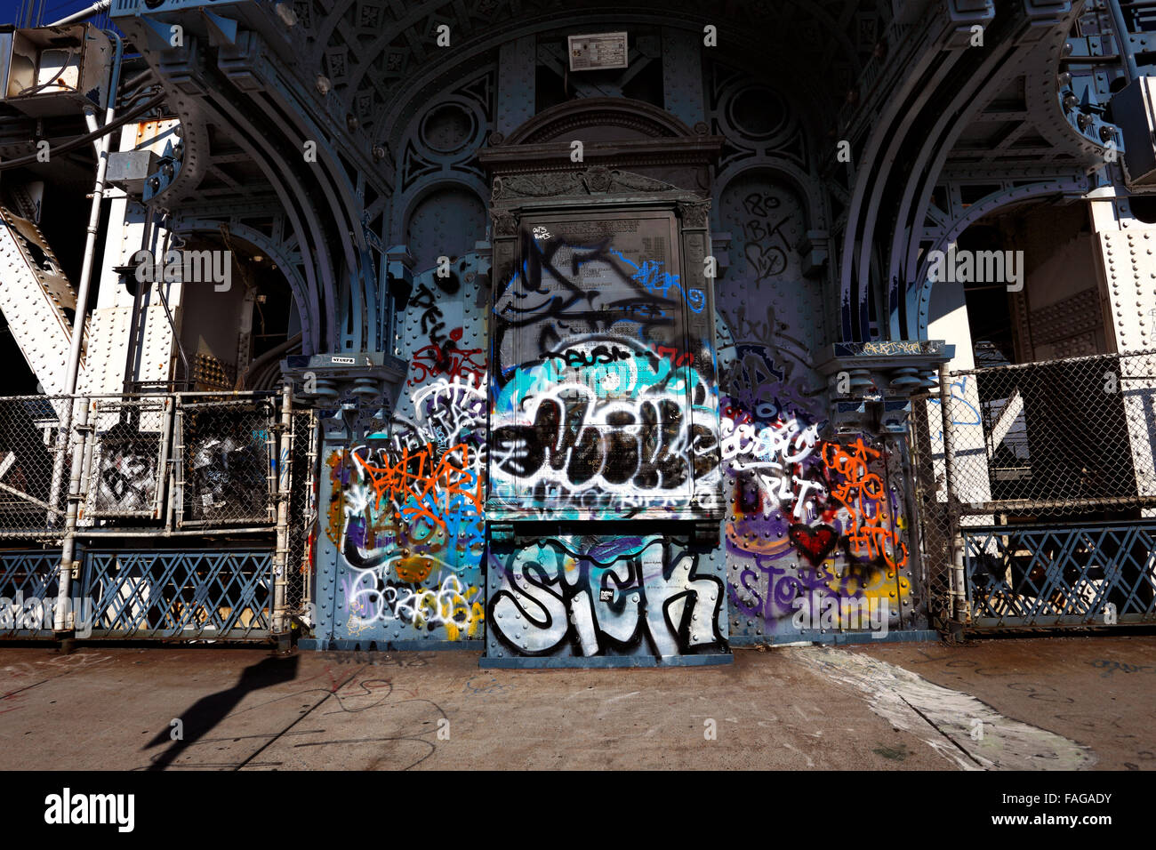 Grafitti en la Ciudad de Nueva York Manhattan Bridge Foto de stock
