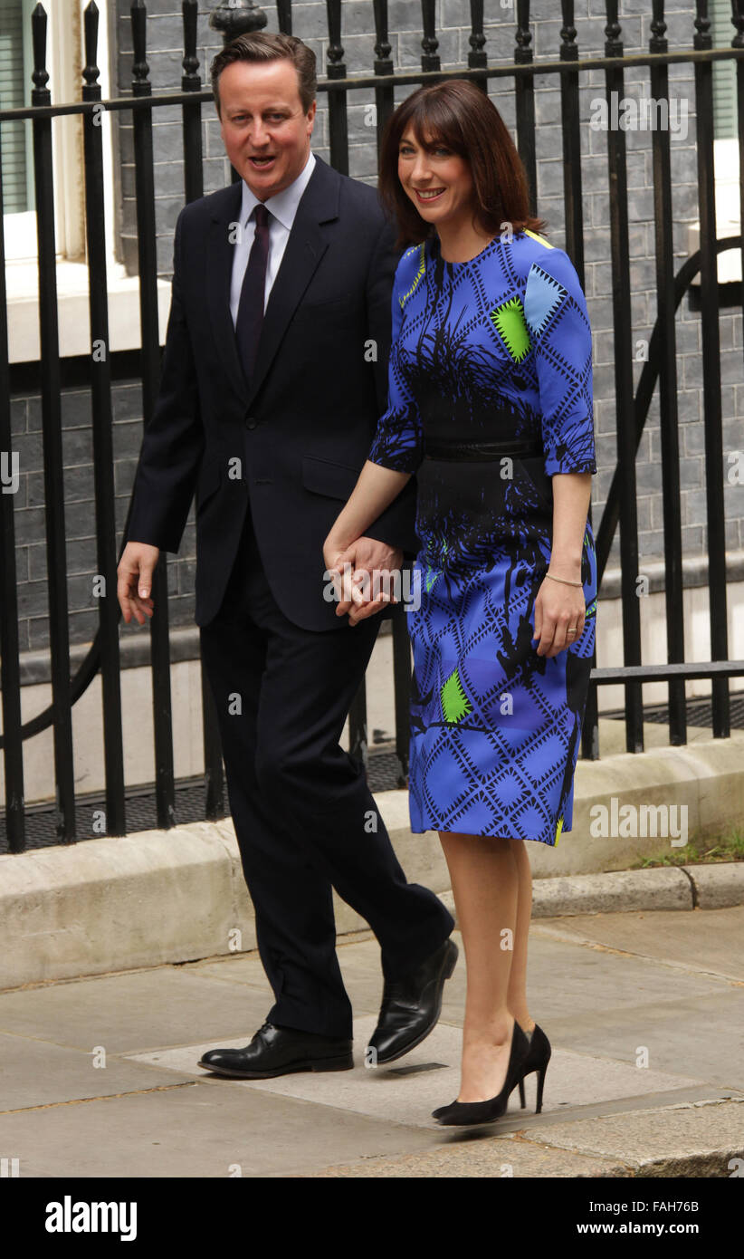 Londres, Reino Unido, 8 de mayo: el Primer Ministro David Cameron y Samantha Cameron visto en Downing Street en Londres, Reino Unido Foto de stock