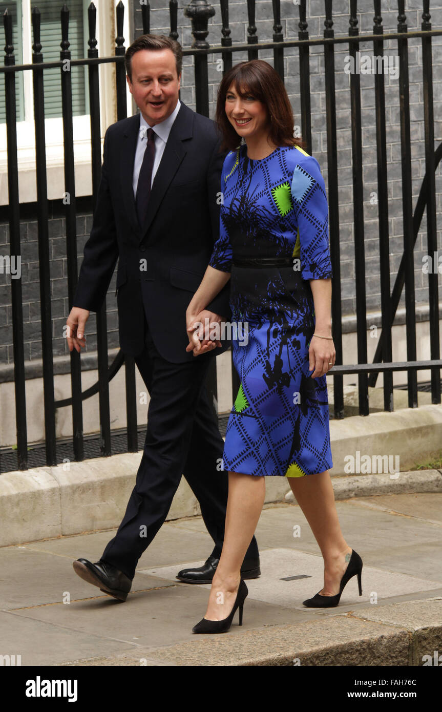 Londres, Reino Unido, 8 de mayo: el Primer Ministro David Cameron y Samantha Cameron visto en Downing Street en Londres, Reino Unido Foto de stock