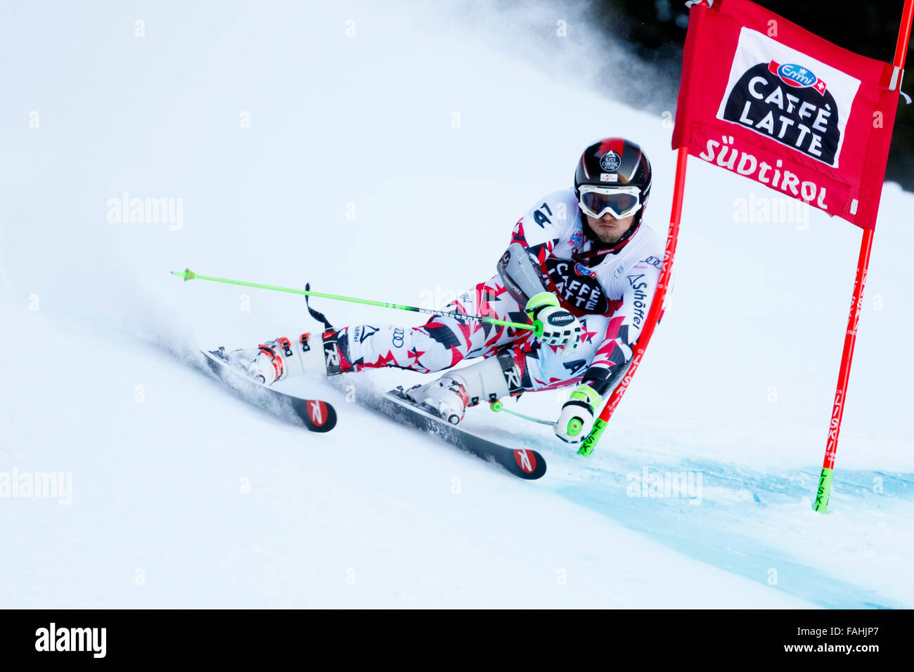 Alta Badia, Italia el 20 de diciembre de 2015. Christian HIRSCHBUEHL (Aut) compitiendo en el Audi Fis de la Copa del Mundo de Esquí Alpino Slalom Gigante de hombres en la Gran Risa curso en la cordillera de dolomita. Foto de stock