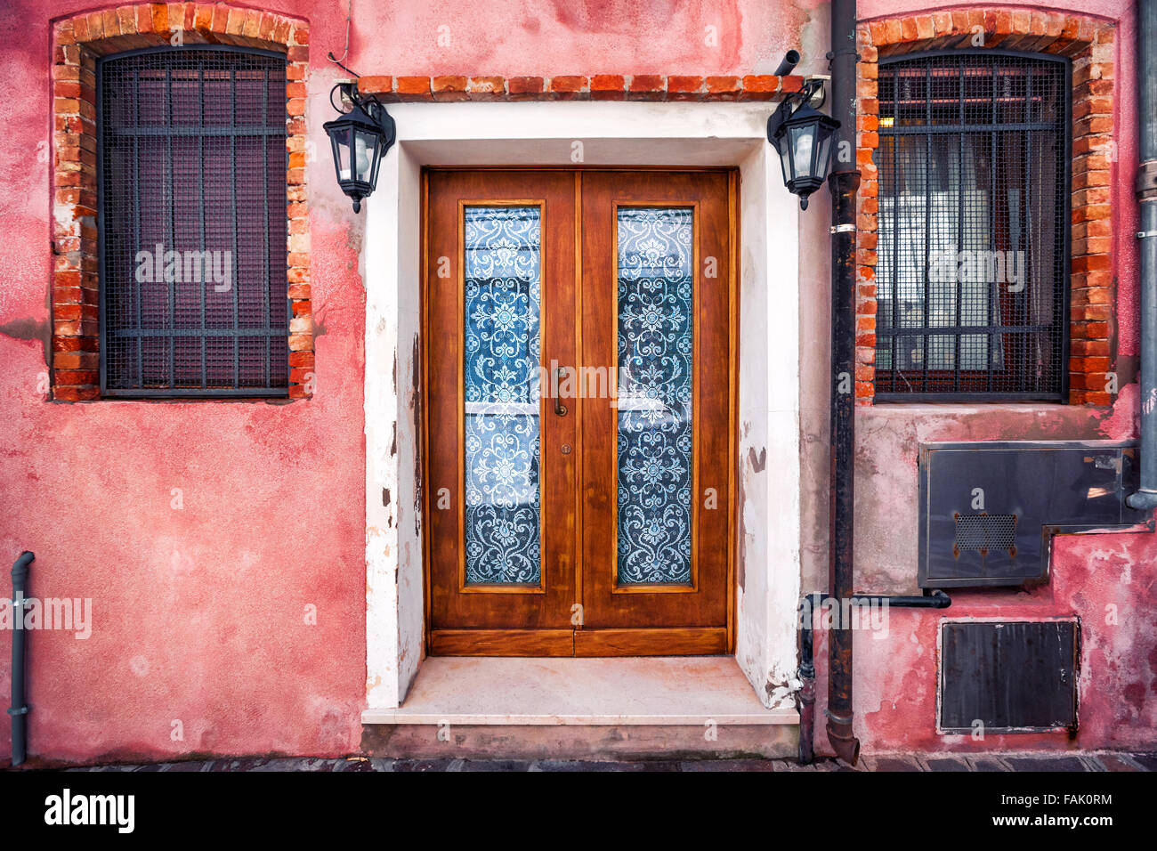 Fachada de la casa en la isla de Burano, provincia de Venecia Foto de stock