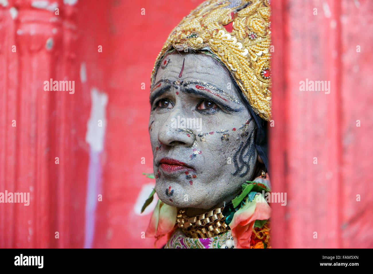 Un Sadhu local no identificado durante la Feria de Pushkar Pushkar, Rajastán, India. Foto de stock