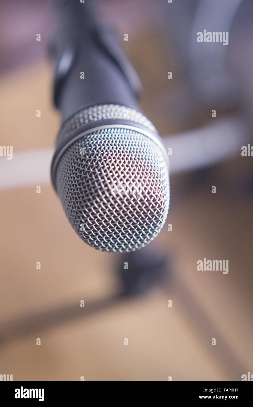 Home Studio grabación de audio studio vocal sobre soporte de micrófono para  grabar voz cantar o hablar Fotografía de stock - Alamy