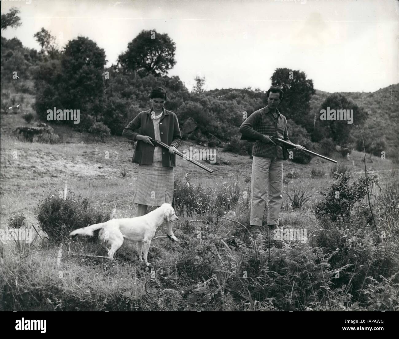 1962 - Lucía Bosé y su marido, Domenquin disfrutar capturando, en razón de  su enorme finca cerca de Madrid. © Fotos Keystone USA/ZUMAPRESS.com/Alamy  Live News Fotografía de stock - Alamy