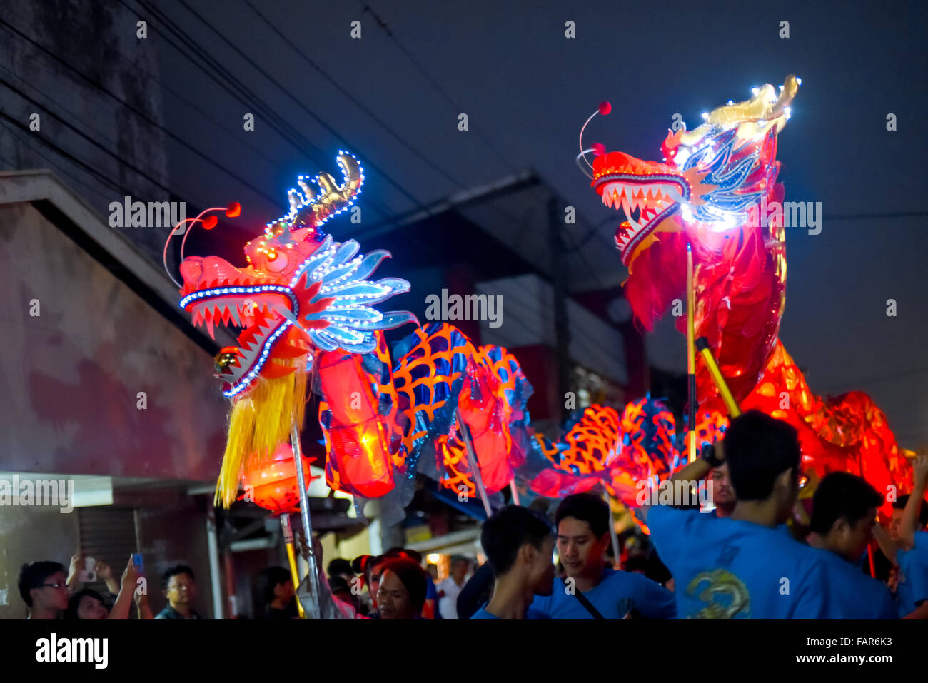 Desfile de faroles de dragón durante el desfile cultural del Festival de  faroles de Bandung 2015 en Bandung City, Indonesia Fotografía de stock -  Alamy