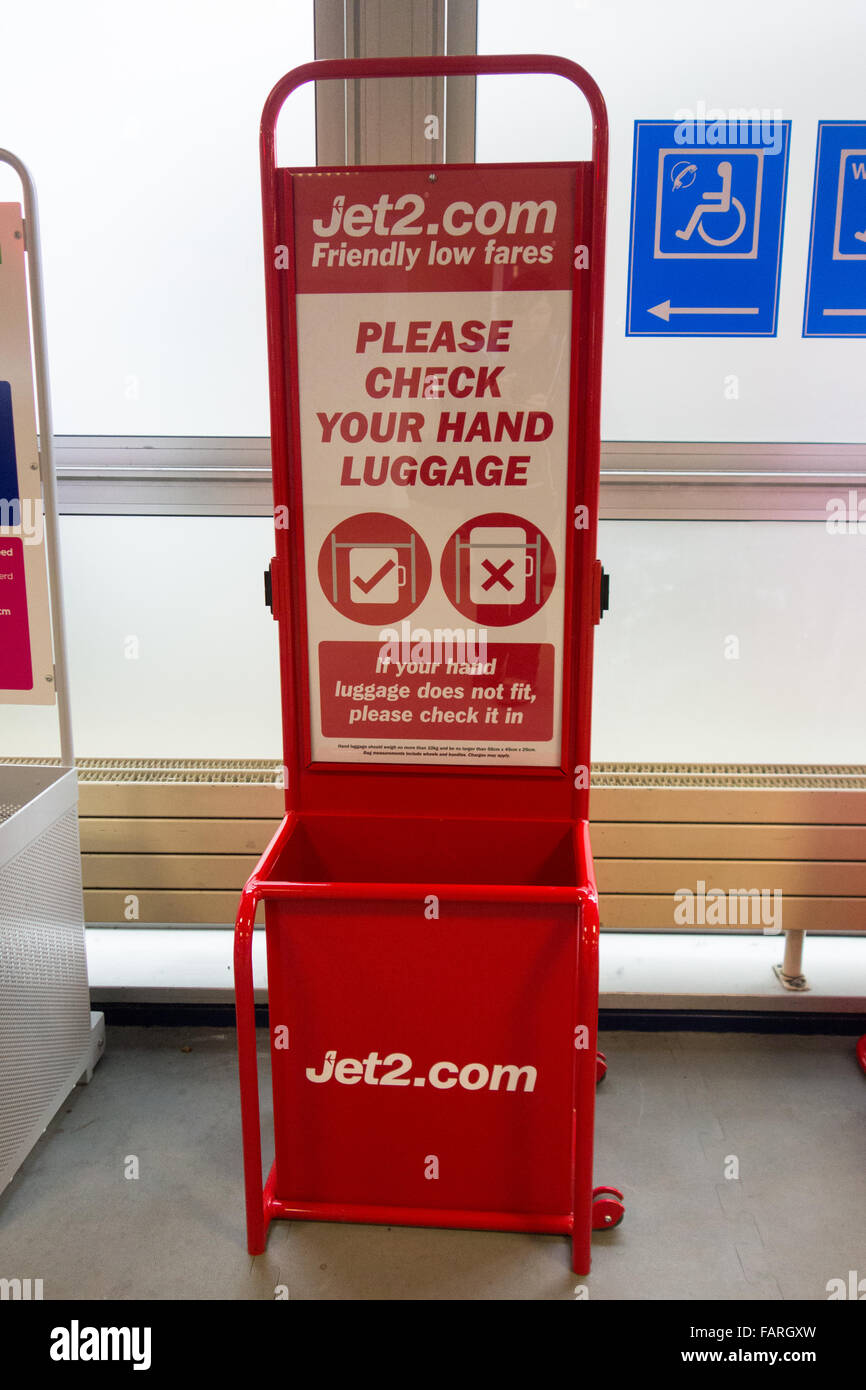 Jet2 hand luggage fotografías e imágenes de alta resolución -