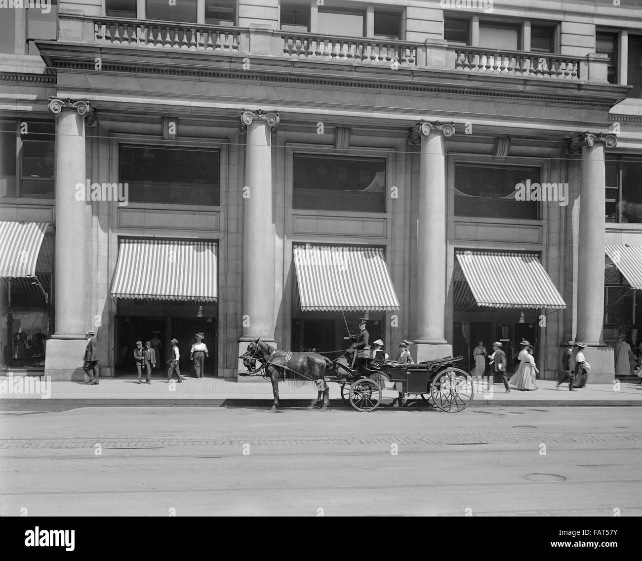 La entrada a la tienda de Marshall Field, Chicago, Illinois, EE.UU., circa 1908 Foto de stock