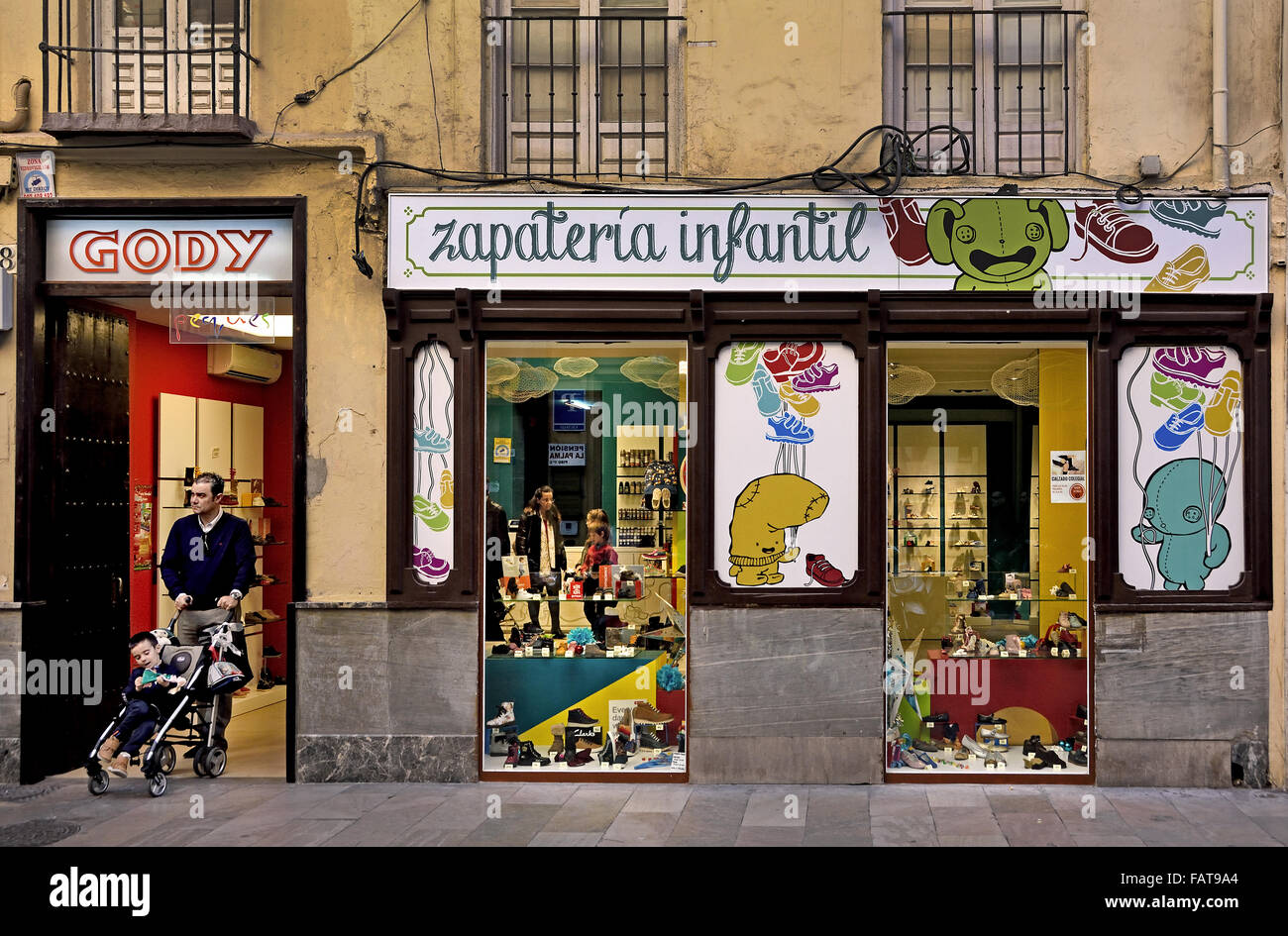 Zapateria Infantil - Tienda de Zapatos Niños Tienda de para Malaga Español España Fotografía de stock - Alamy