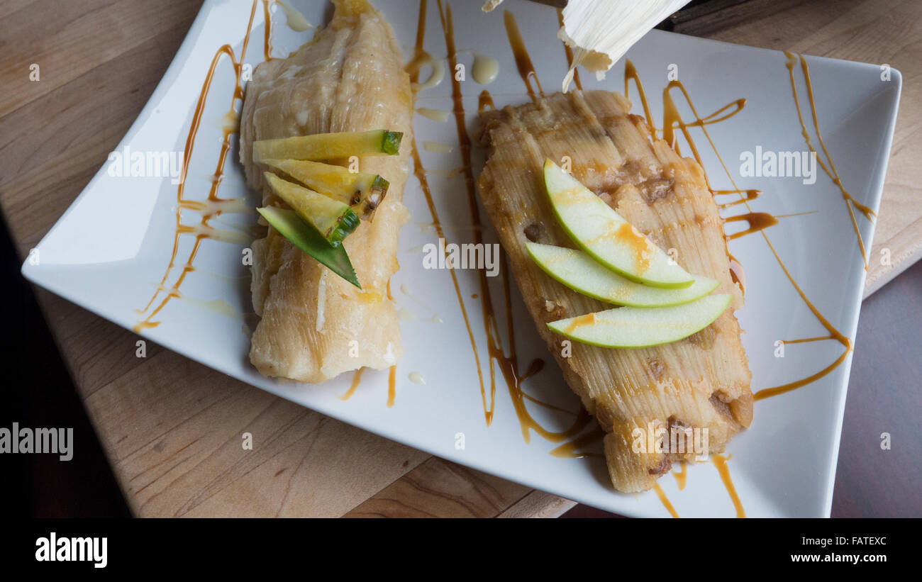 Tamales de dulce con manzana y piña Fotografía de stock Alamy