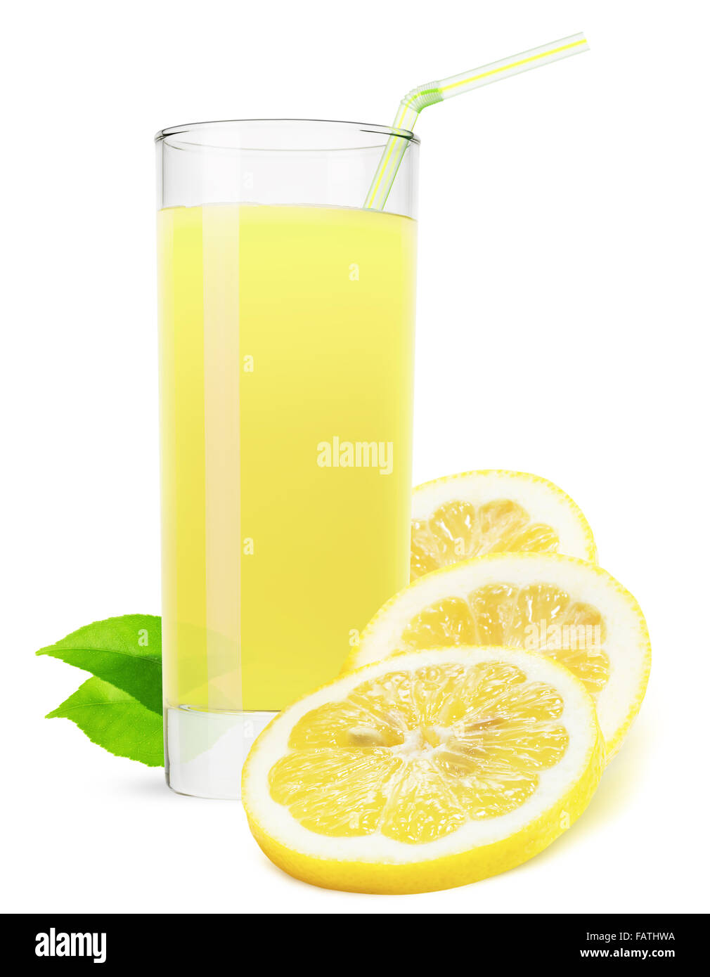Vaso de jugo de limón aislado sobre fondo blanco. Foto de stock