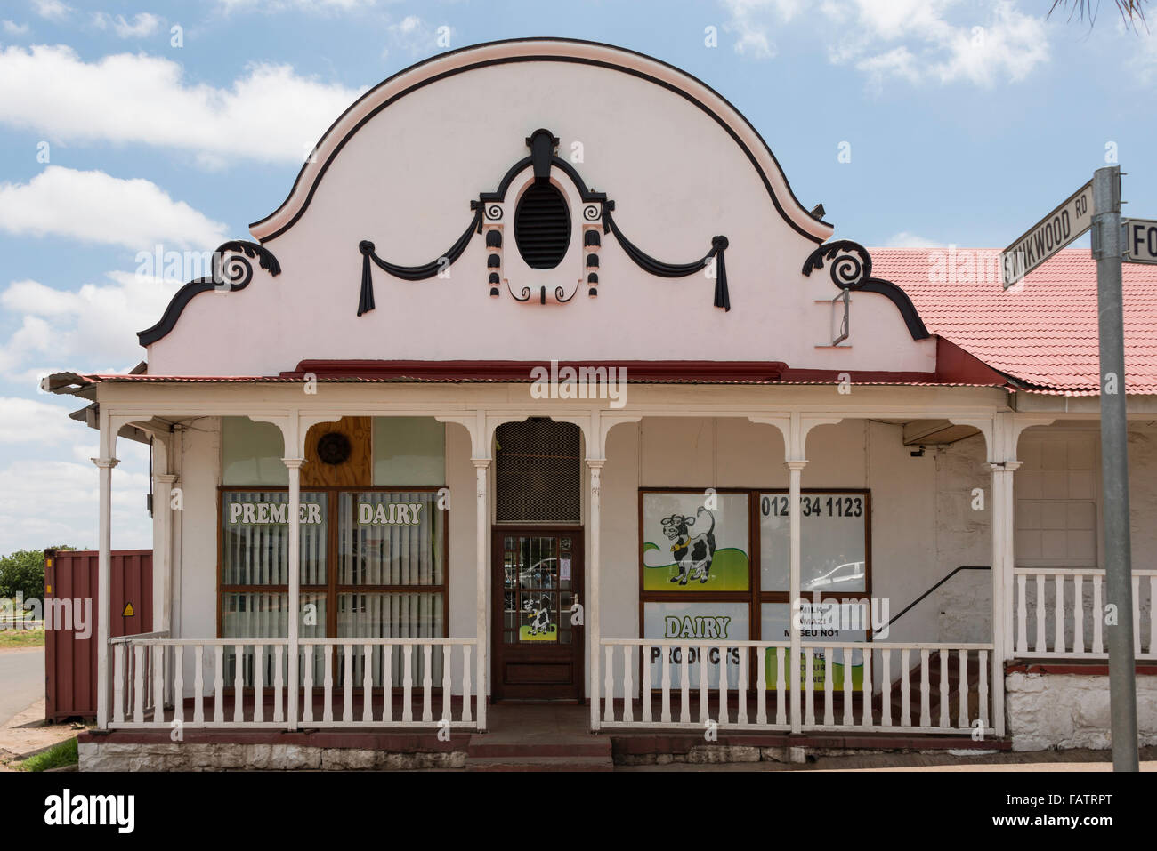 Histórico almacén cooperativo, Oak Avenue, Cullinan, Ciudad de Tshwane, Municipio de la provincia de Gauteng, República de Sudáfrica. Foto de stock