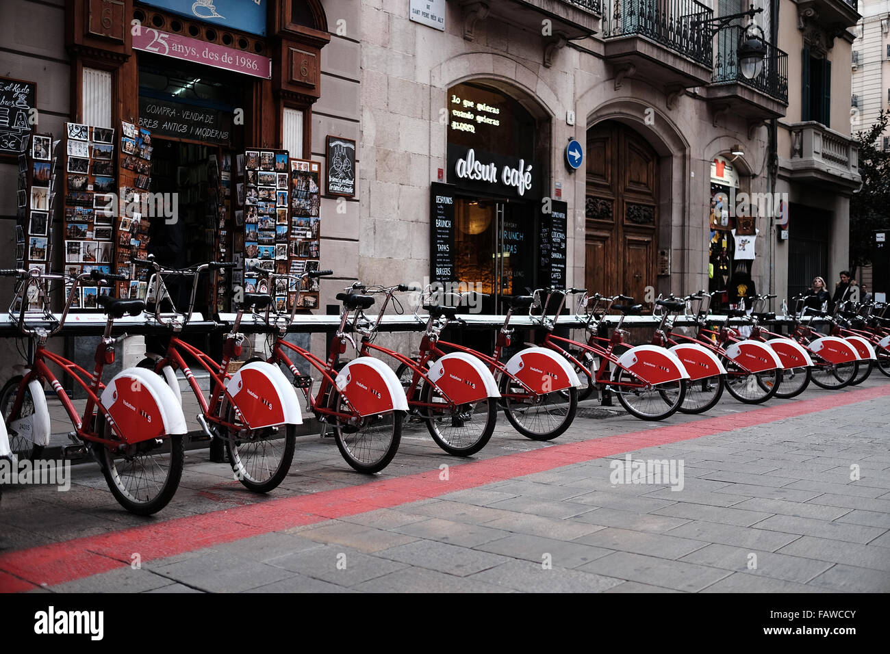 Alquiler de bicicletas de la ciudad de Barcelona y el soporte de la bici.  Transporte público Fotografía de stock - Alamy