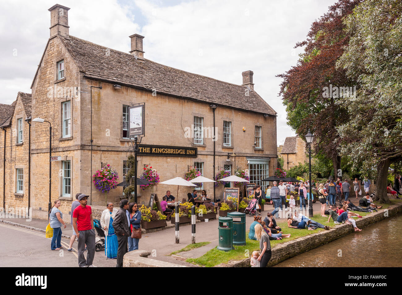 El Kingsbridge Inn at Bourton-On-The-Water en Gloucestershire , Inglaterra , Gran Bretaña , Reino Unido Foto de stock