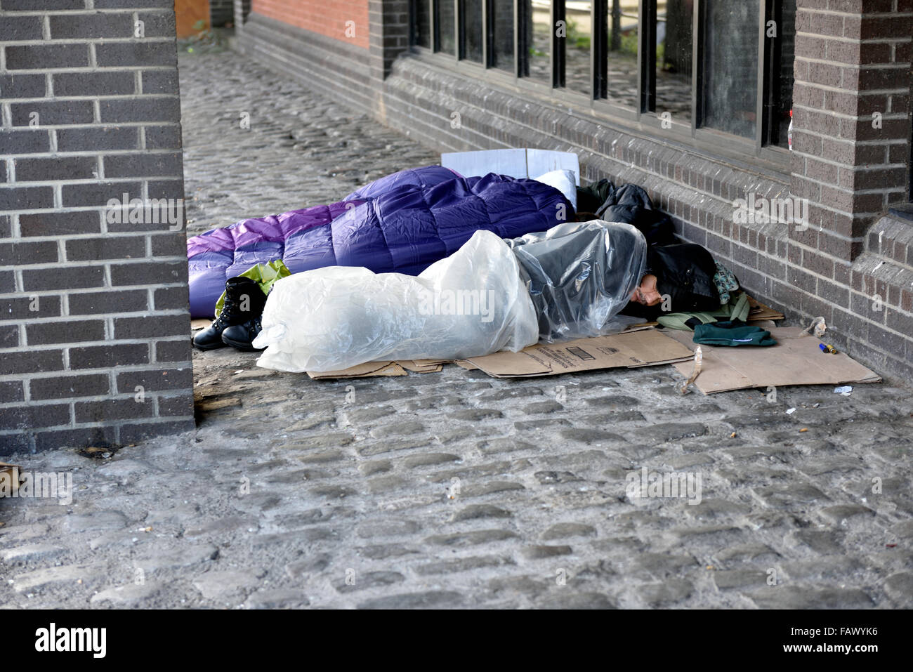Homeless durmiendo en el centro de Bristol, Reino Unido Foto de stock