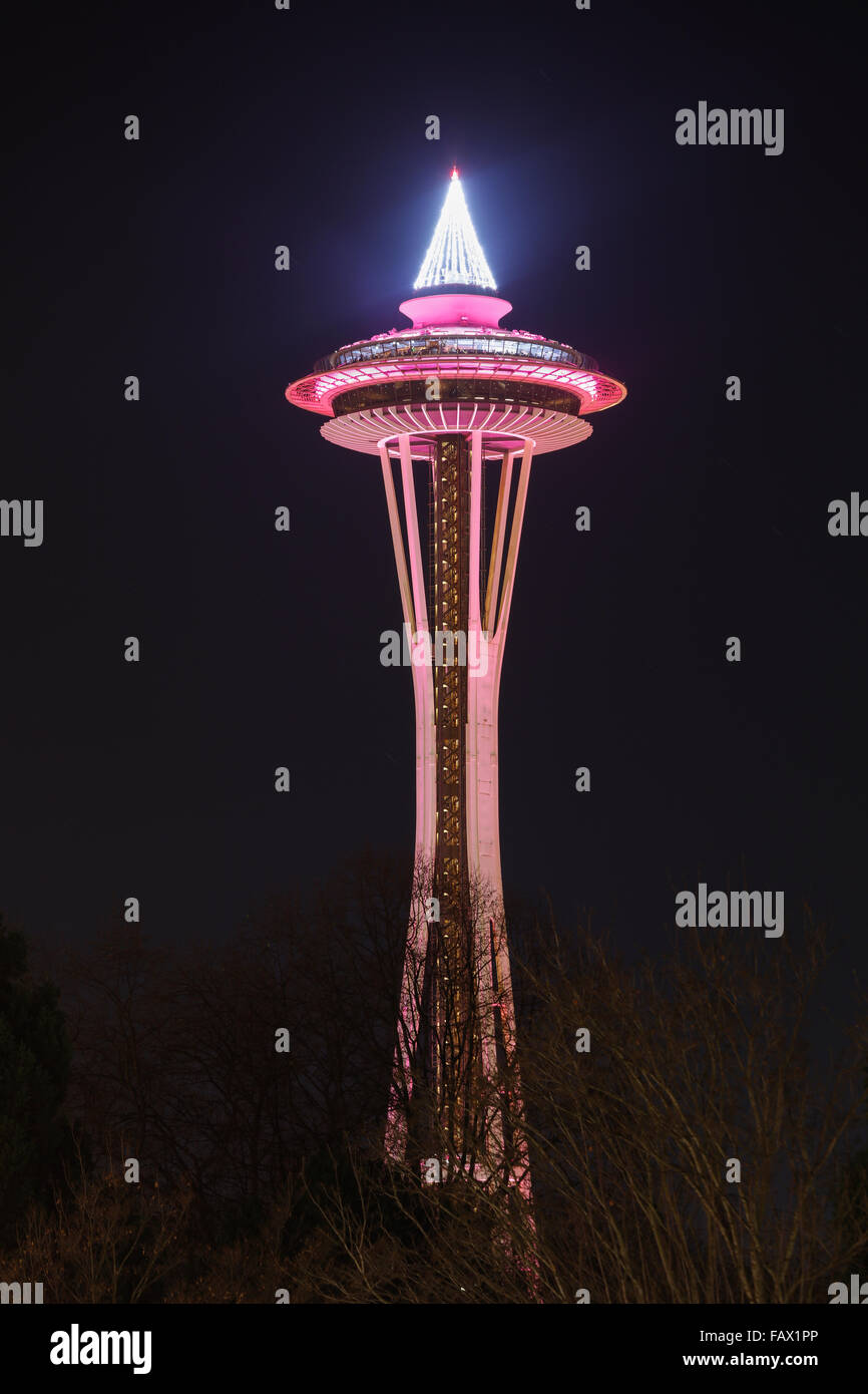 La Aguja Espacial de Seattle por la noche, el estado de Washington, EE.UU. Foto de stock