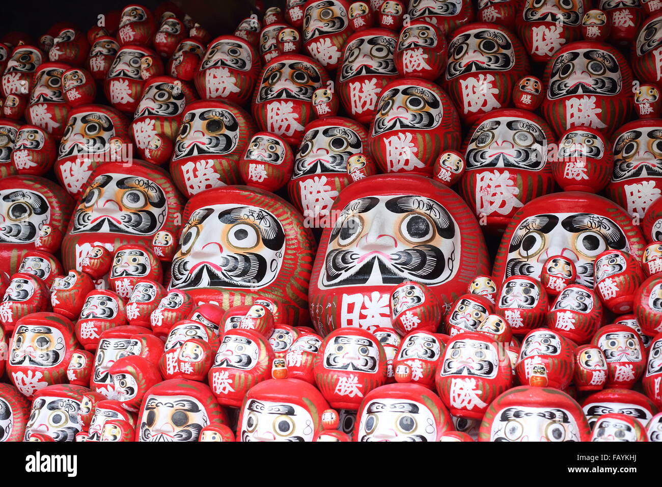 Daruma o pintadas de rojo muñeco de la buena suerte en Japón Foto de stock