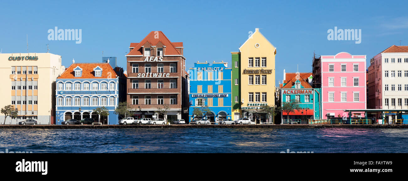 La colorida arquitectura del Caribe Holandés en Willemstad, Curacao Foto de stock