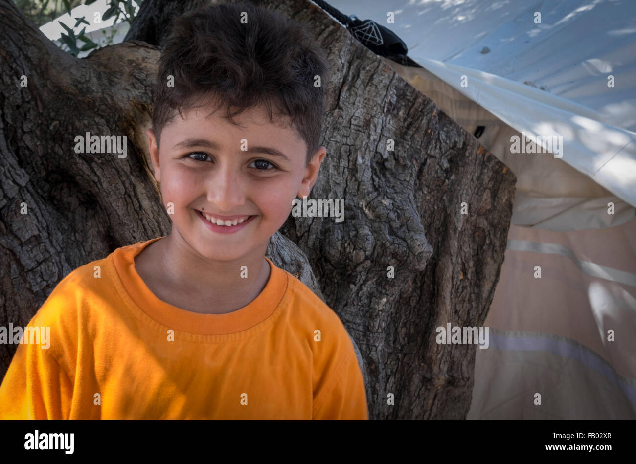 Los jóvenes sirios niño refugiado en el campamento de tránsito de Kara Tepe en la isla griega de Lesbos Foto de stock