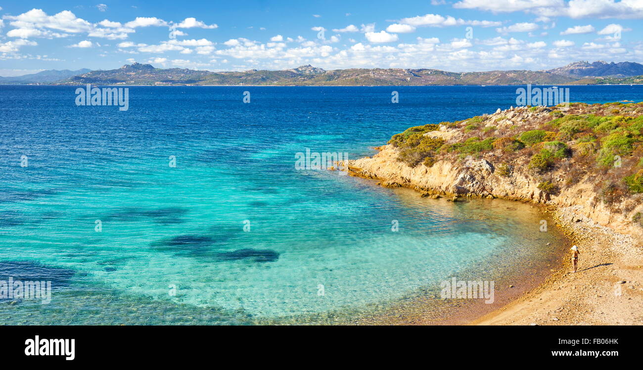Playa de Cala degli Inglesi, Isla Caprera, Parque Nacional Archipiélago la Maddalena, Cerdeña, Italia Foto de stock