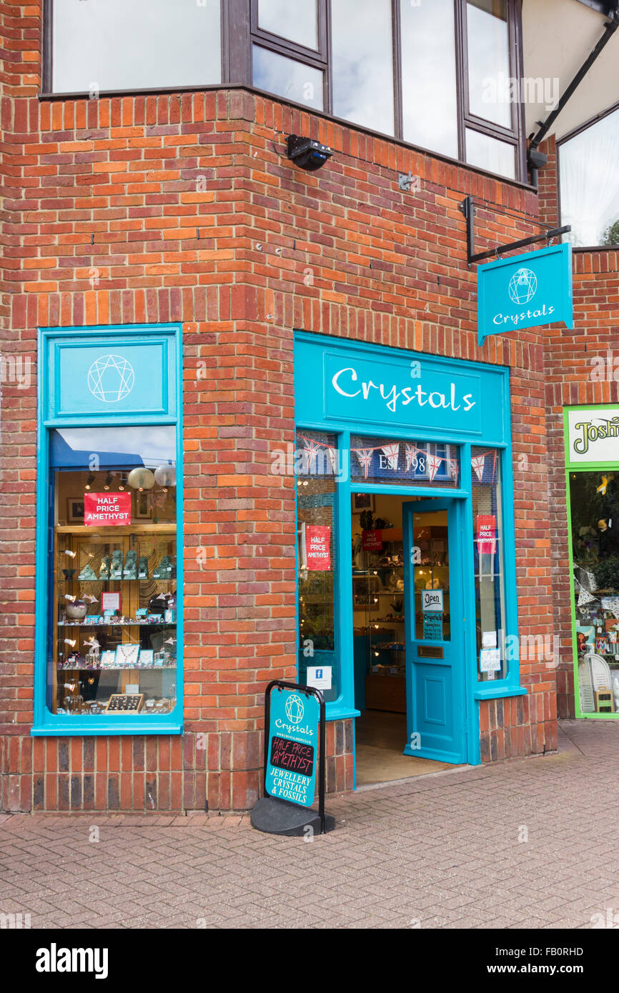 Tienda de cristales en Salisbury. Cristales es el distribuidor líder en el Reino Unido de cristales, minerales, fósiles y piedras semi preciosas. Foto de stock