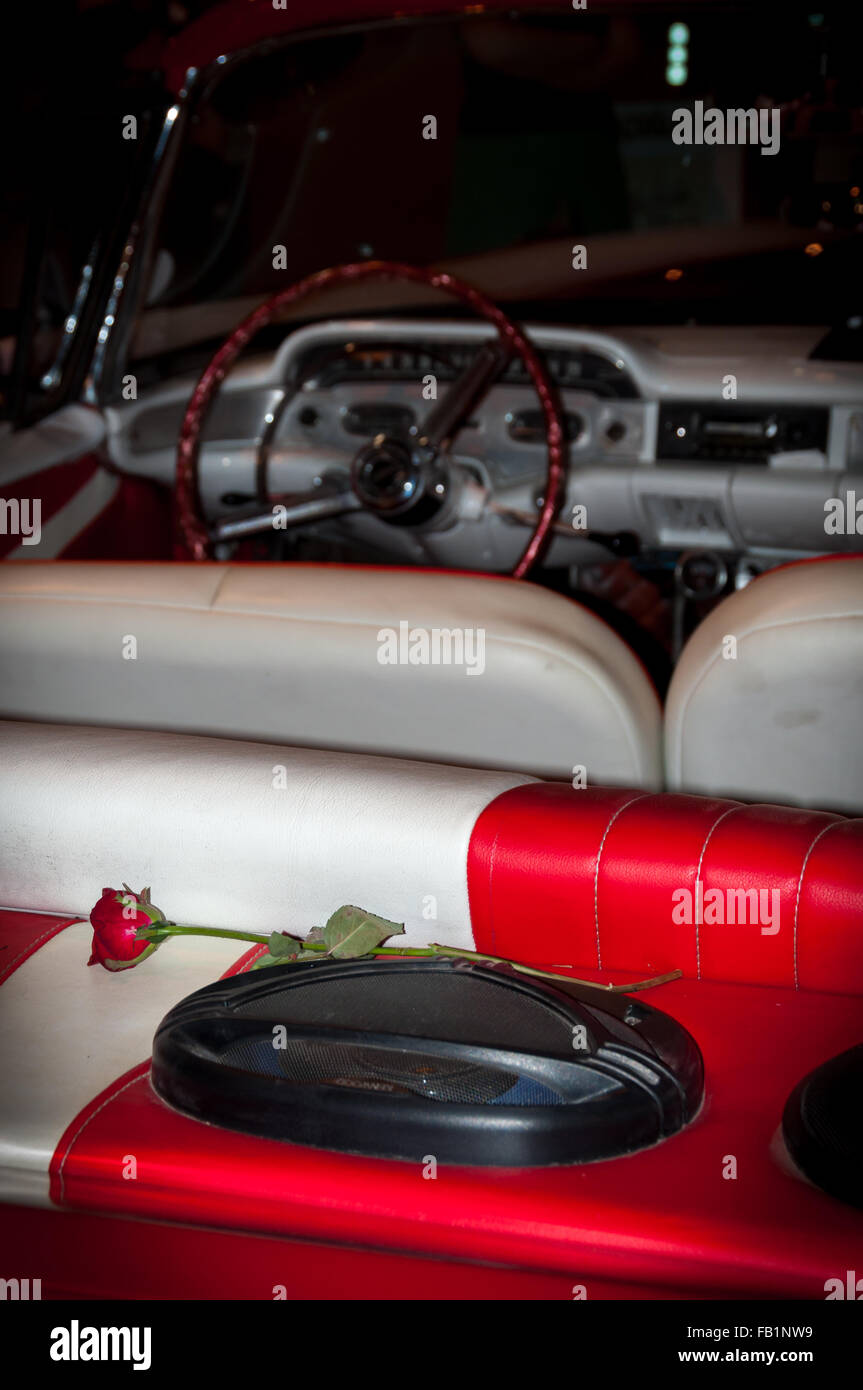 Retro oldtimer coche para bodas de noche Foto de stock
