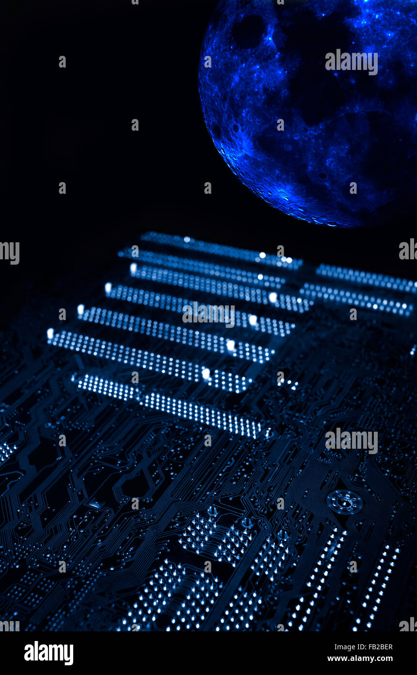 Tarjeta de circuitos gigante viajando en el espacio ultraterrestre Foto de stock