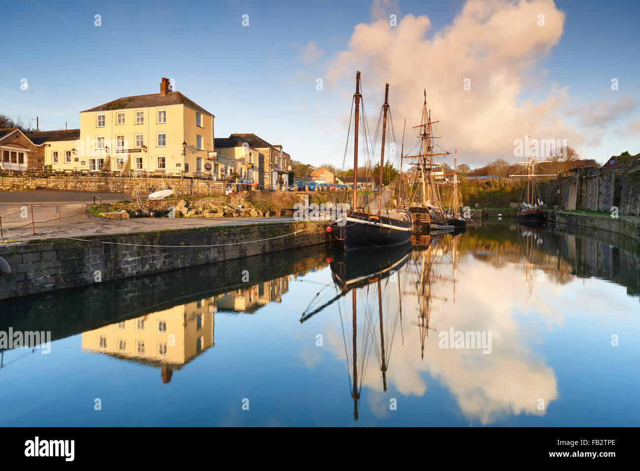 La Costanera en el histórico puerto de Charlestown Cornwall Foto de stock