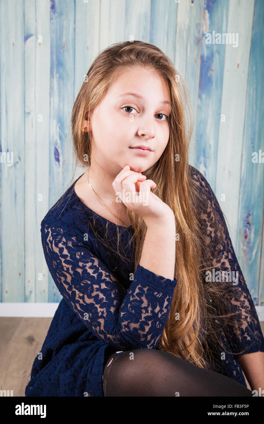 Retrato de una niña de 10 años, Foto de estudio Fotografía de stock - Alamy